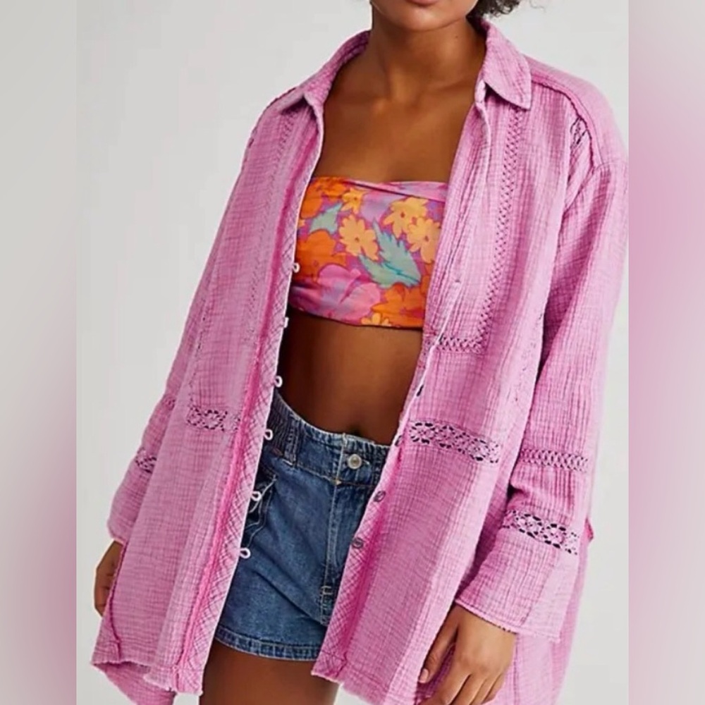 We The Free Ranch Wash Pink buttoned down shirt.           IB2
